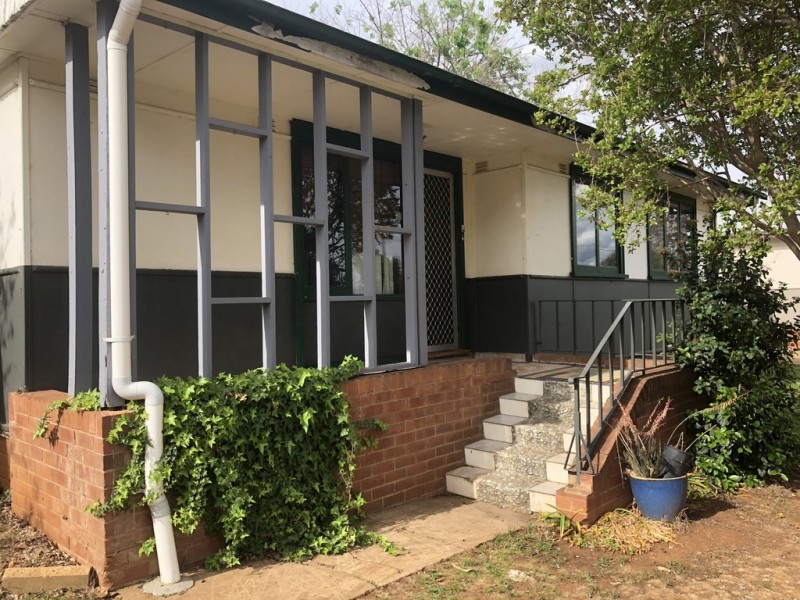 6 Wilga Street, Parkes NSW 2870