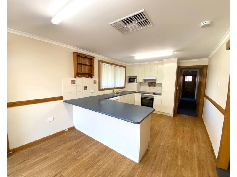 27 Moor Street, Parkes NSW 2870