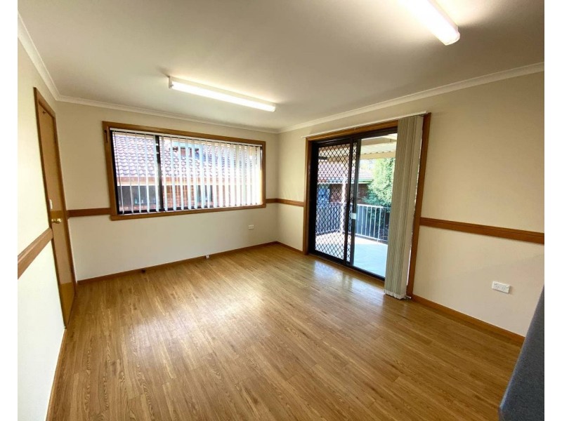 27 Moor Street, Parkes NSW 2870