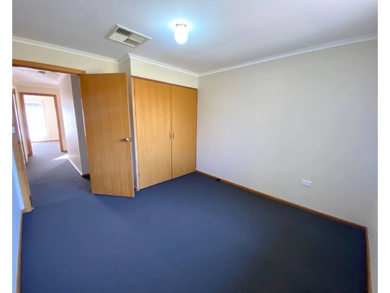 27 Moor Street, Parkes NSW 2870