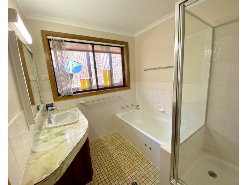27 Moor Street, Parkes NSW 2870