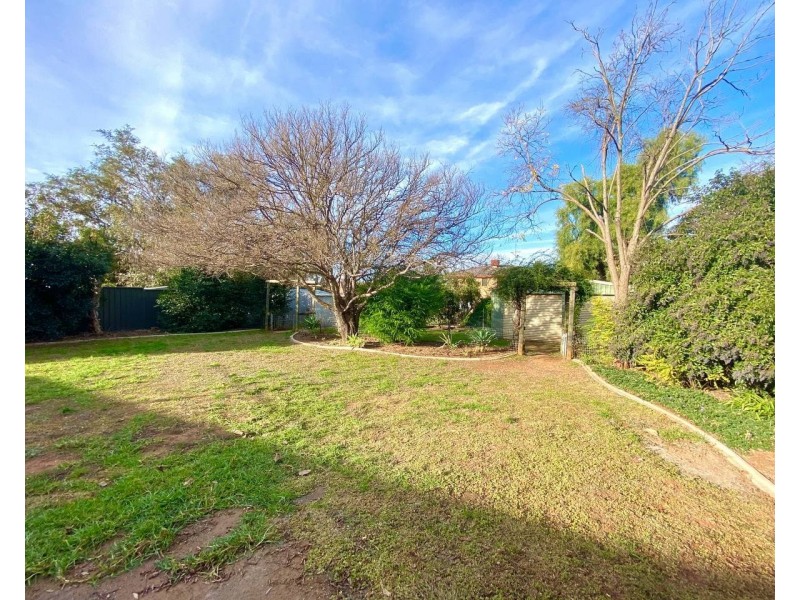 27 Moor Street, Parkes NSW 2870