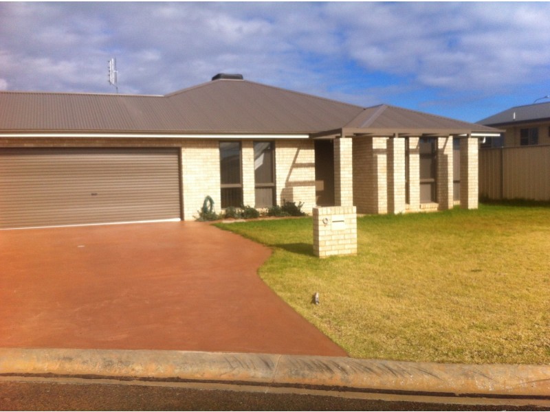 9 Monestry Close, Parkes NSW 2870