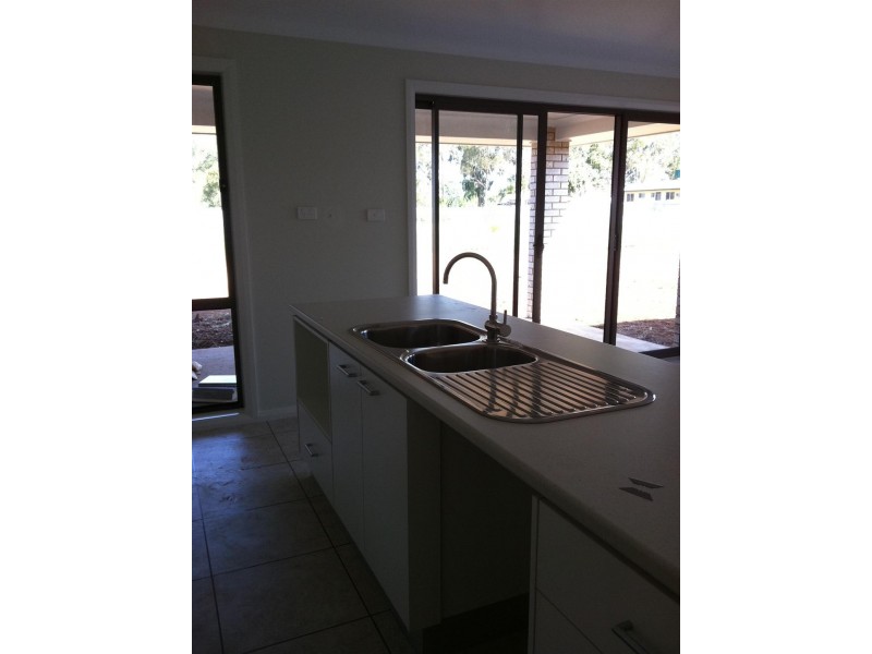 9 Monestry Close, Parkes NSW 2870