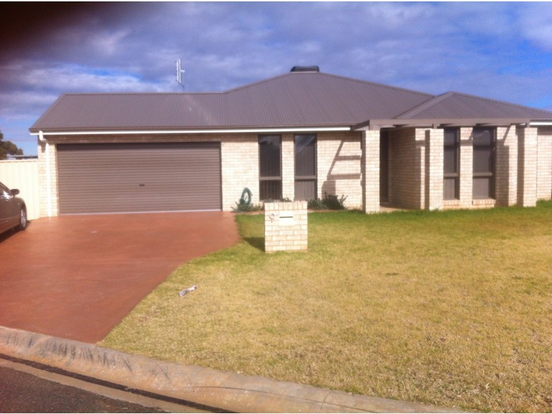 9 Monestry Close, Parkes NSW 2870
