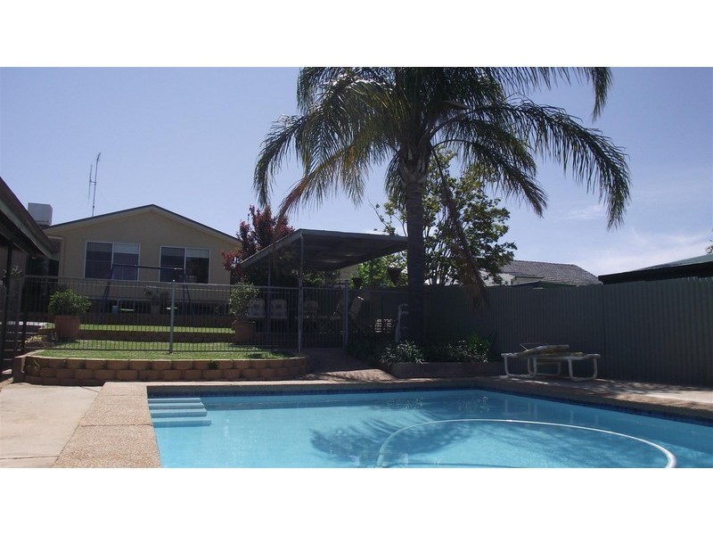 15 Middleton Street, Parkes NSW 2870