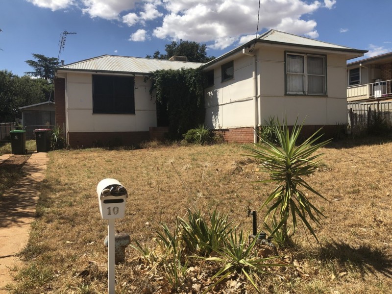 10 Gallop Ave, Parkes NSW 2870