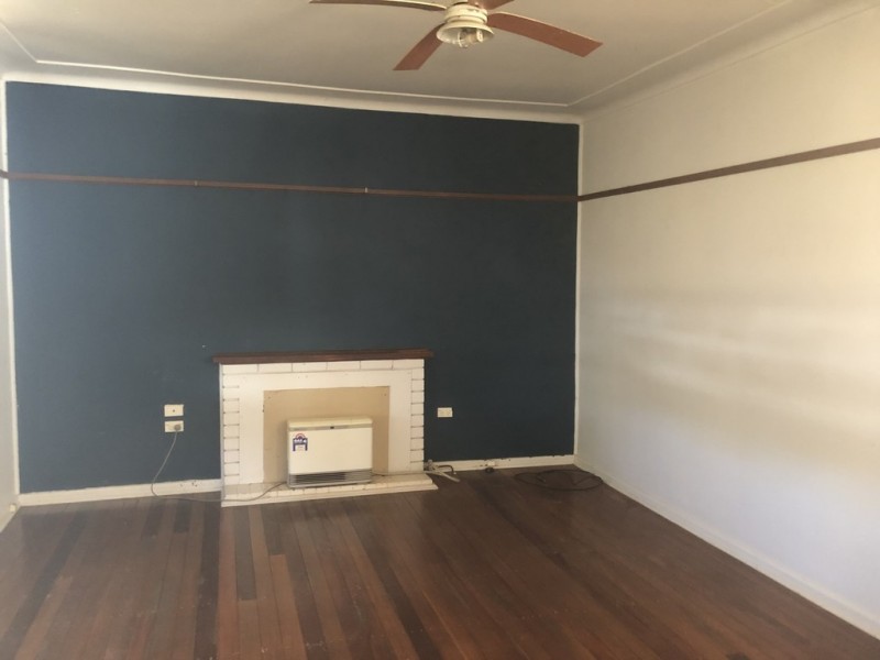 10 Gallop Ave, Parkes NSW 2870