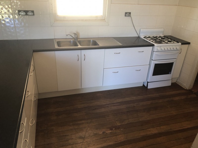 10 Gallop Ave, Parkes NSW 2870