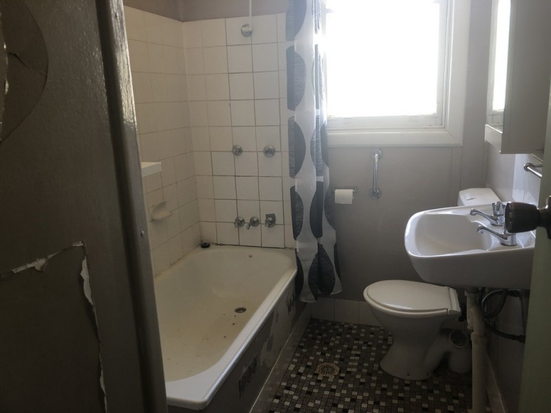 10 Gallop Ave, Parkes NSW 2870