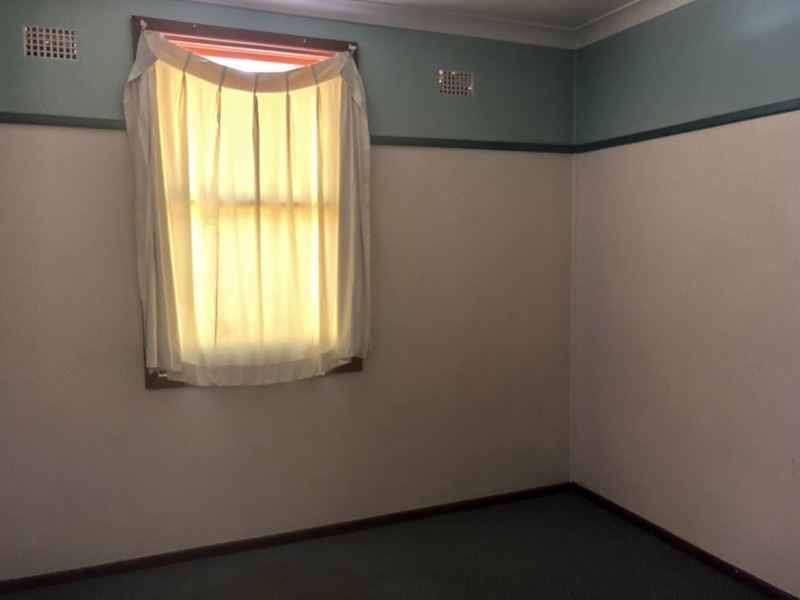 10 Gallop Ave, Parkes NSW 2870