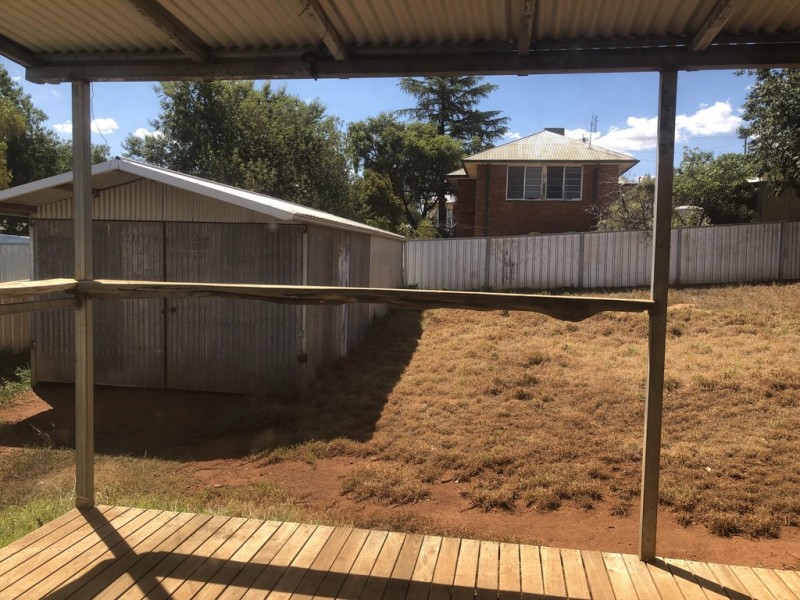 10 Gallop Ave, Parkes NSW 2870
