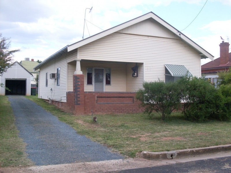 17 Phillip Street, Parkes NSW 2870