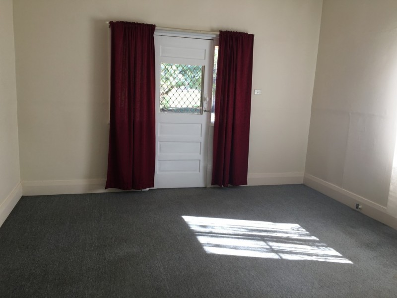 17 Phillip Street, Parkes NSW 2870