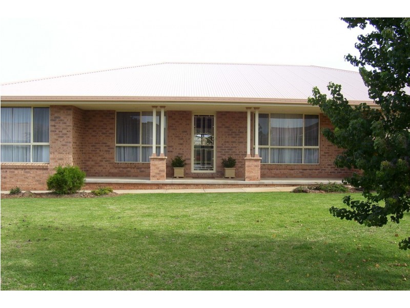 20 Noonan Street, Parkes NSW 2870