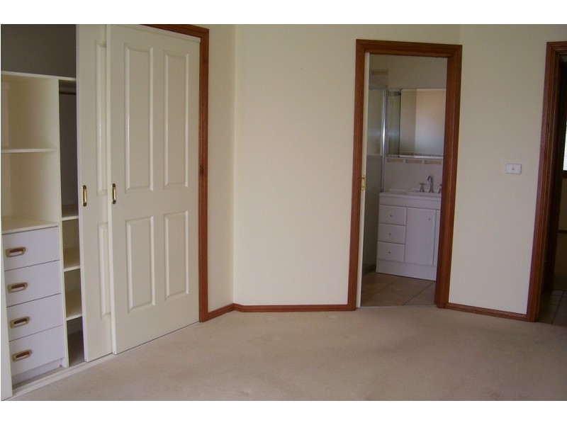 20 Noonan Street, Parkes NSW 2870