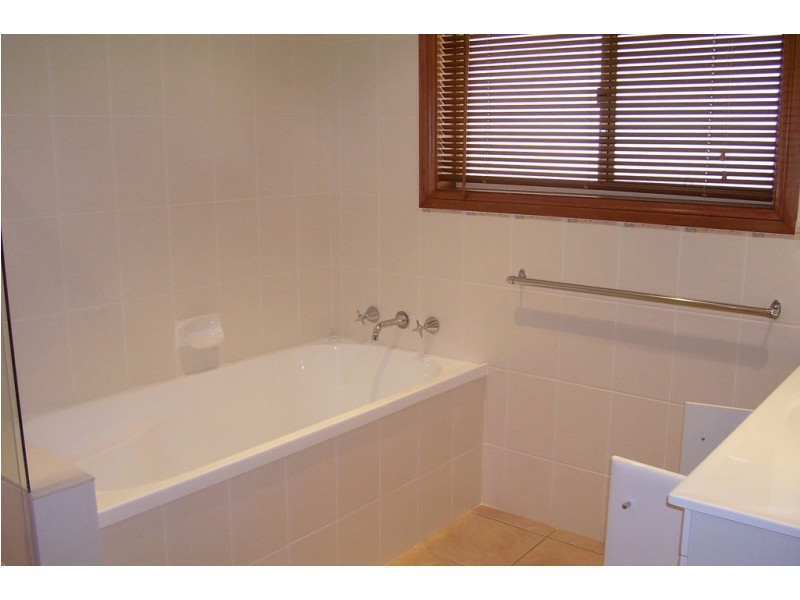 20 Noonan Street, Parkes NSW 2870