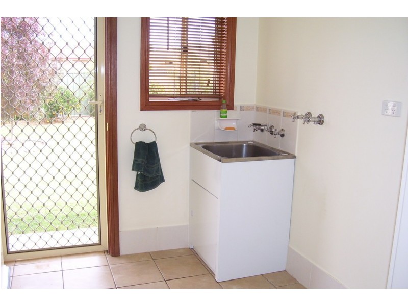 20 Noonan Street, Parkes NSW 2870