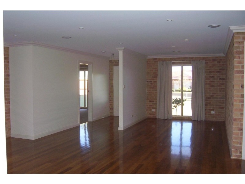 8 Arana Place, Parkes NSW 2870