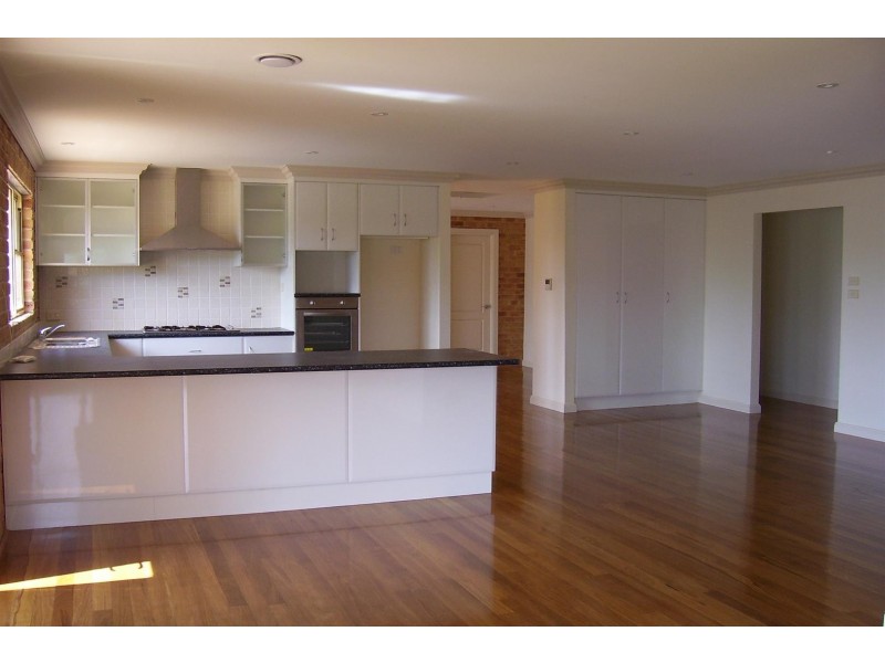 8 Arana Place, Parkes NSW 2870