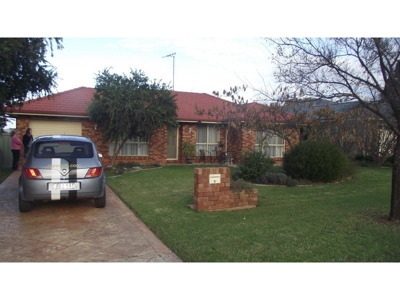9 Arana Place, Parkes NSW 2870