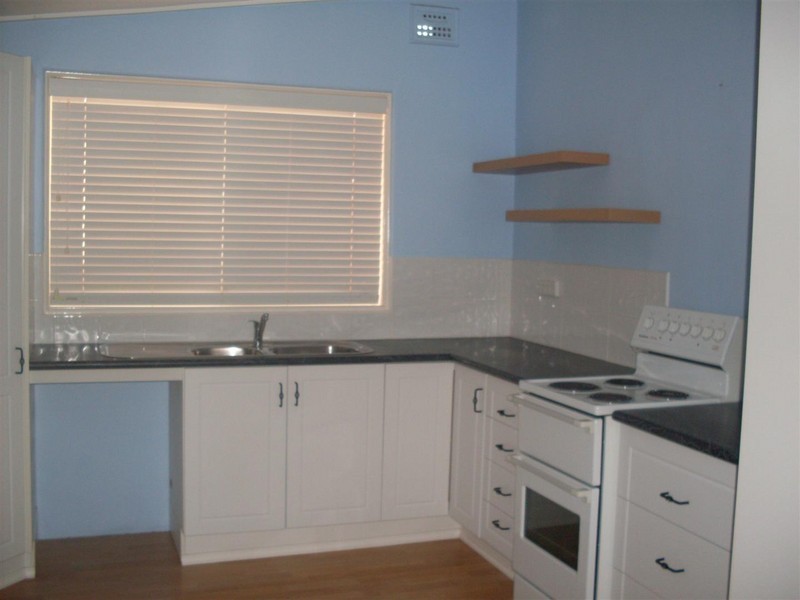 76 Orange Street, Parkes NSW 2870