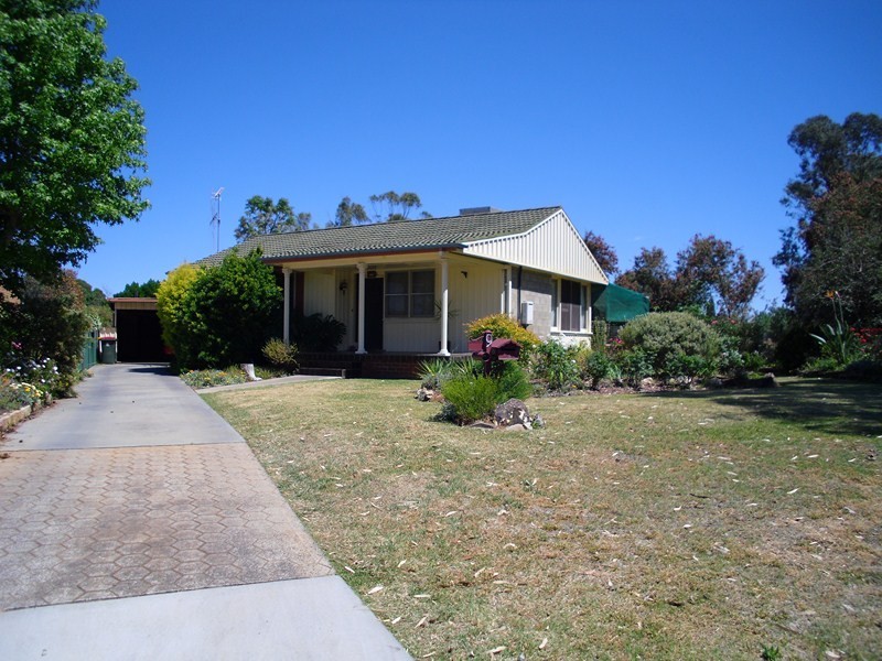 9 Acacia Ave, Forbes NSW 2871