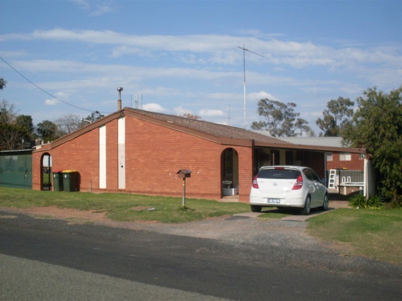 11 Farrer St, Parkes NSW 2870