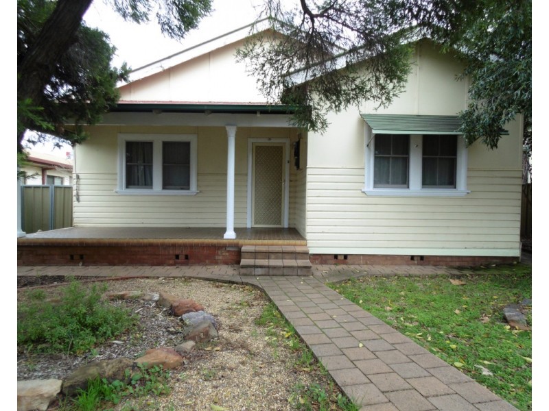 6 Welcome Street, Parkes NSW 2870