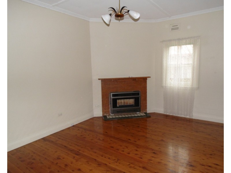 6 Welcome Street, Parkes NSW 2870