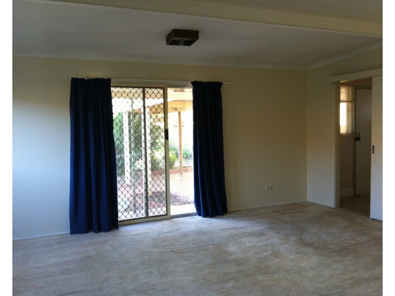 6 Welcome Street, Parkes NSW 2870