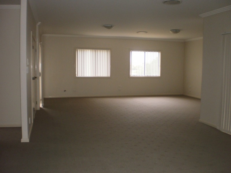 36 Best St, Parkes NSW 2870