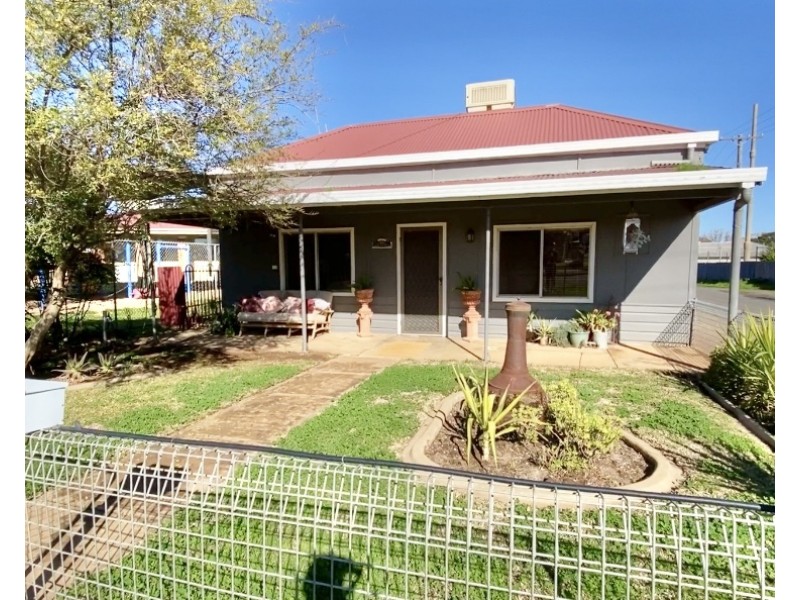 32 Underwood Street, Forbes NSW 2871