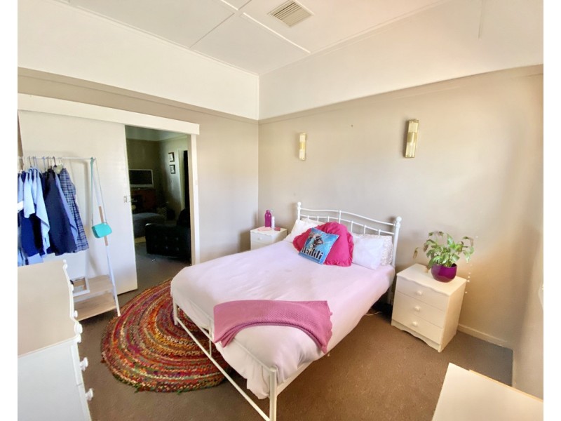32 Underwood Street, Forbes NSW 2871
