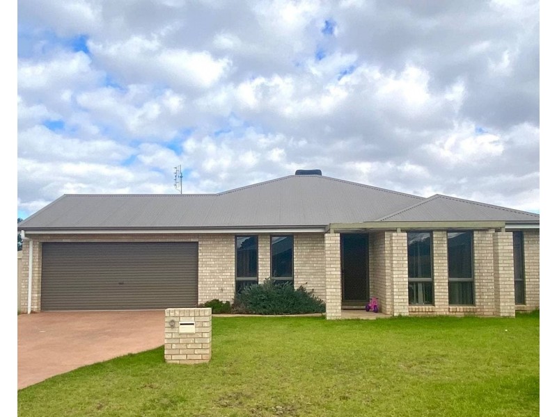 9 Monastery Close, Parkes NSW 2870