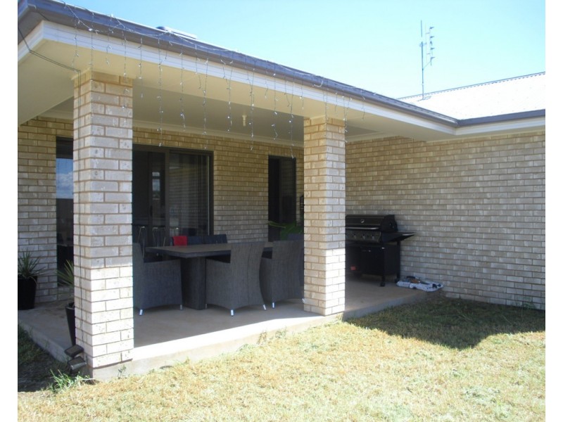 9 Monastery Close, Parkes NSW 2870