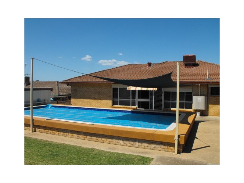 18 Jones Street, Parkes NSW 2870