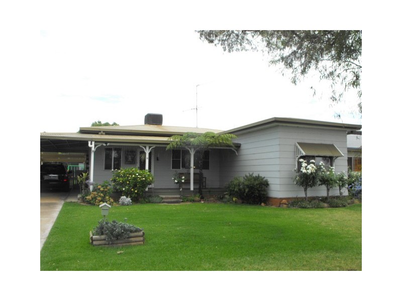 10 Junction Street, Parkes NSW 2870