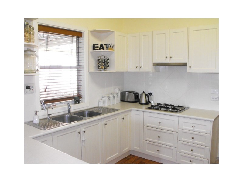 10 Junction Street, Parkes NSW 2870