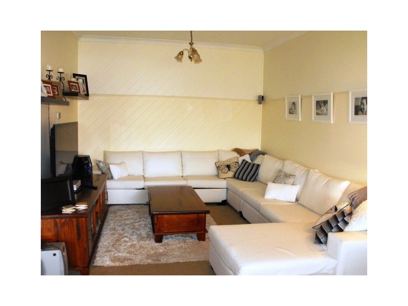 10 Junction Street, Parkes NSW 2870