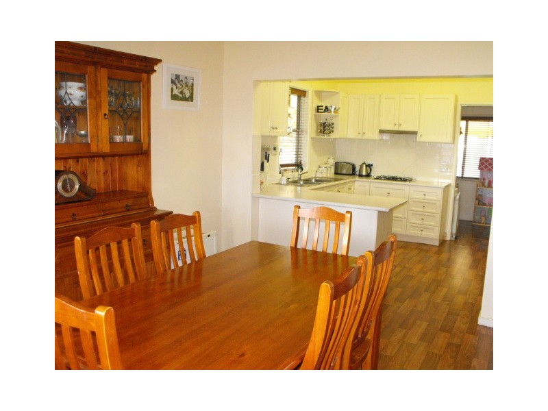 10 Junction Street, Parkes NSW 2870