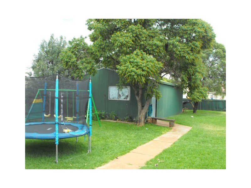 10 Junction Street, Parkes NSW 2870