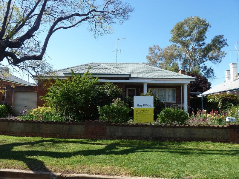 10 Oswin Street, Parkes NSW 2870