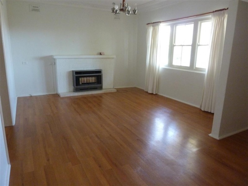 10 Oswin Street, Parkes NSW 2870