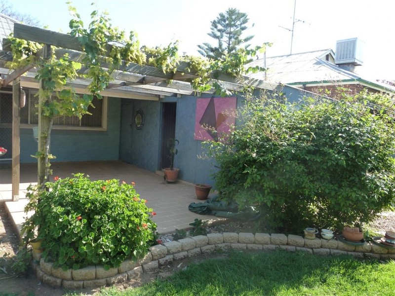 10 Oswin Street, Parkes NSW 2870