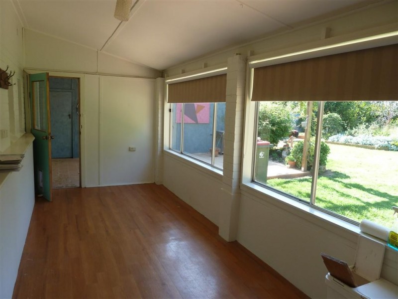 10 Oswin Street, Parkes NSW 2870