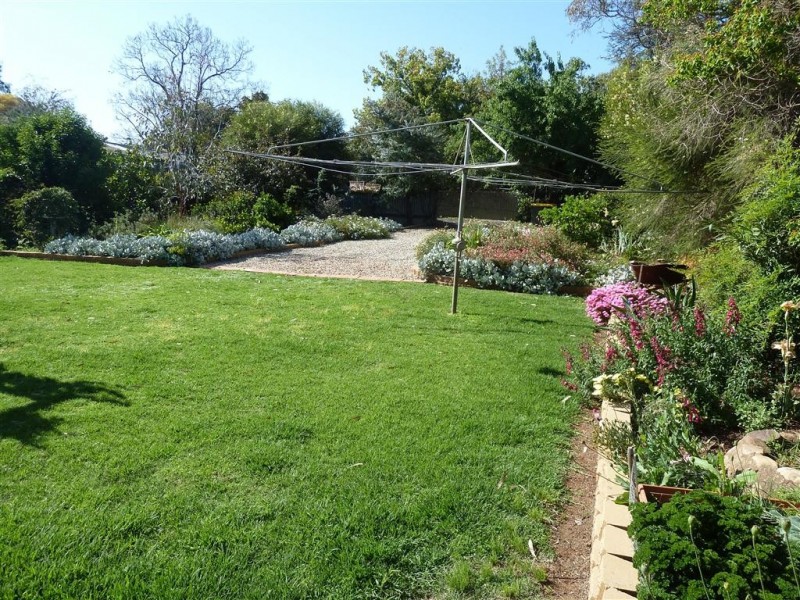 10 Oswin Street, Parkes NSW 2870