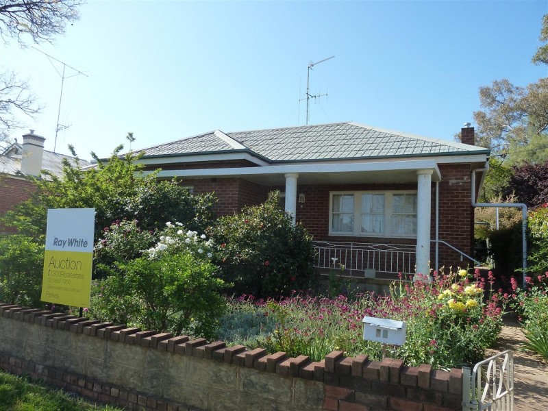 10 Oswin Street, Parkes NSW 2870