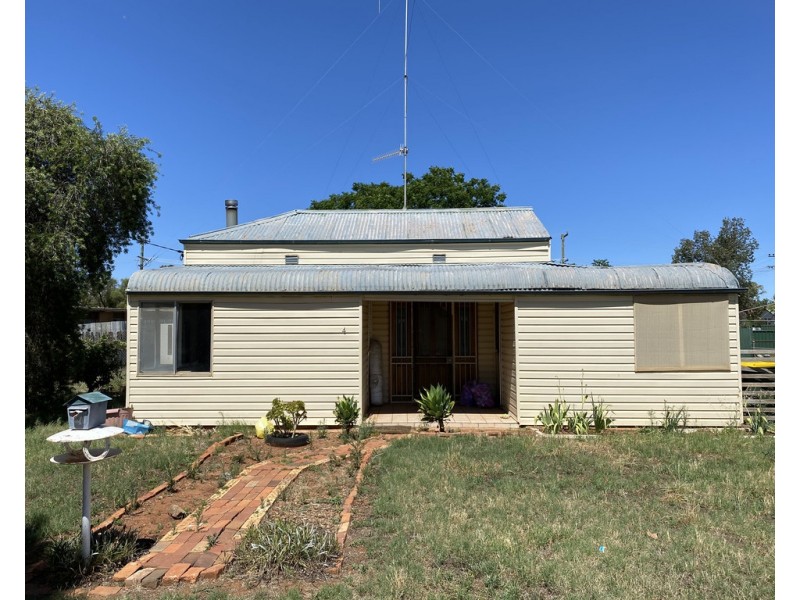 4 Fay Street, Condobolin NSW 2877