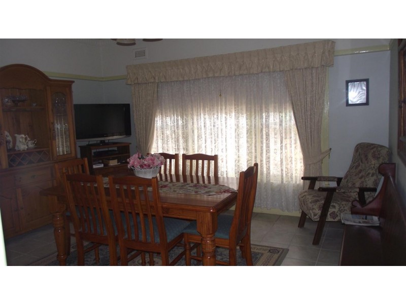 12 Hume Street, Parkes NSW 2870